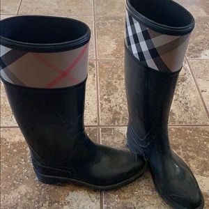 Burberry rainboats
